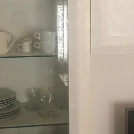 Apartment Presso La Maison De Gioel Usufruirai Di Un Indipendente Dotato Di Uso Cucina E Lavatrice Arredato In Maniera Funzionale Situato In Ottima Posizione Vicino A Supermercati Caffetterie Pasticcerie Bar Pizzerie E Tanti Altri Servizi Olbia