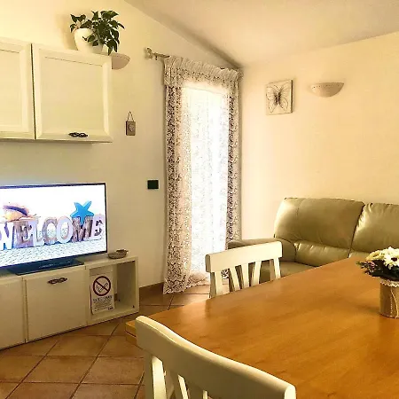 Appartamento Exclusive Use- Uso Esclusivo - La Maison De Gioel - Entire House - Intera Casa - With Kitchenette - Con Cucinino - With Washing Machine - Con Lavatrice - Free Public Parking In Front Of The House - Parcheggio Pubblico Gratuito Difronte Casa *